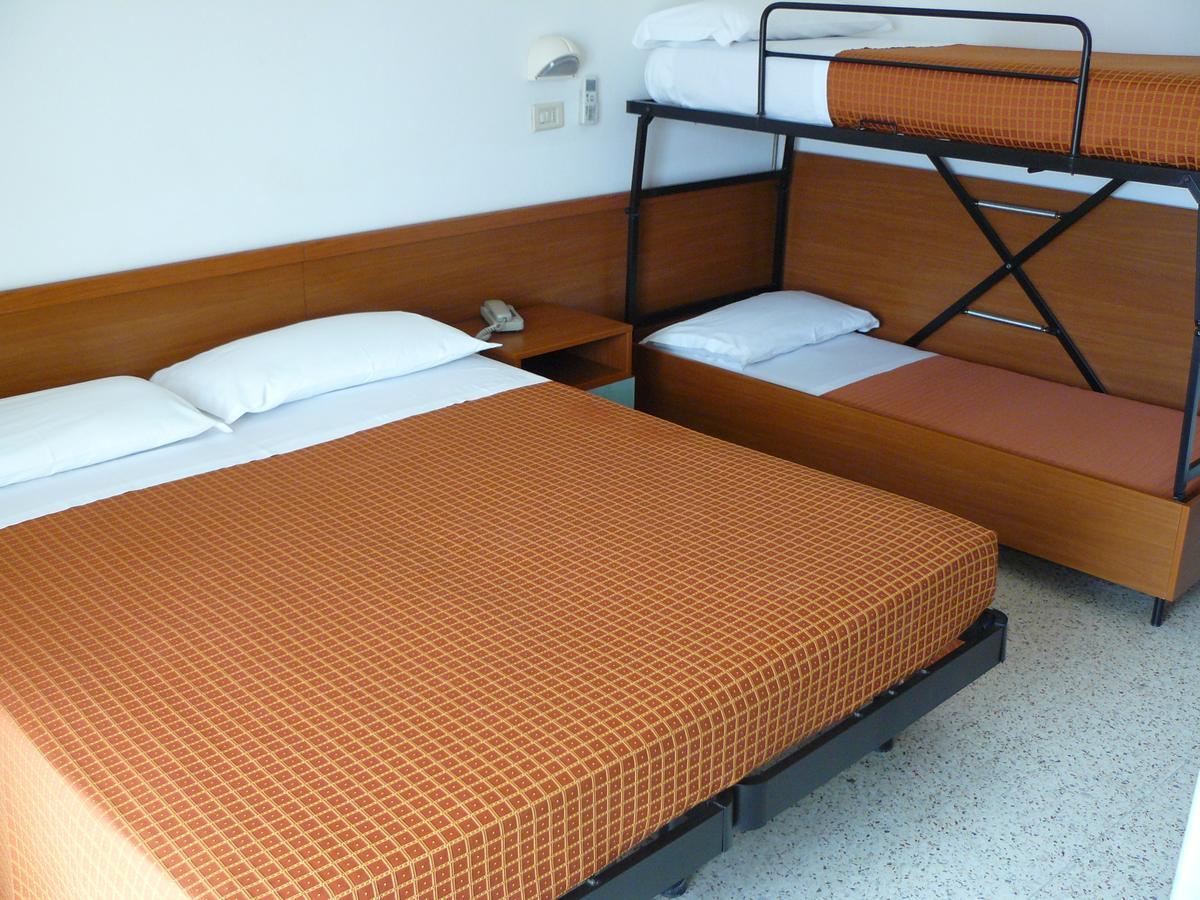 Sayonara Hotel 3*