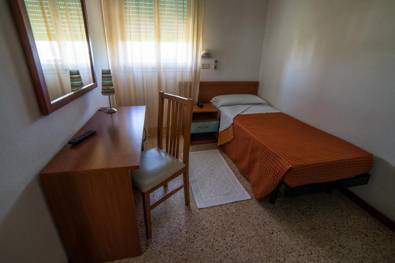 Sayonara Hotel